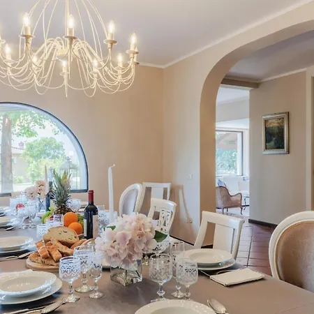 Ca Uvenere, Modern With Pool